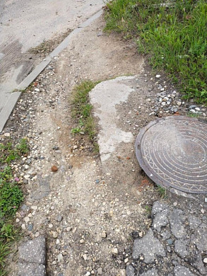 Жители улицы Носова в Иванове жалуются на отсутствие тротуара
